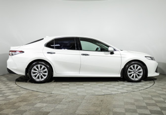 Подержанный автомобиль Toyota Camry Sedan 2018 года (4 фото)