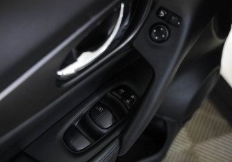 Подержанный автомобиль Nissan X-Trail 2016 года (20 фото)