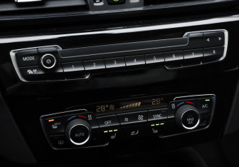 Подержанный автомобиль BMW X1 2018 года (18 фото)