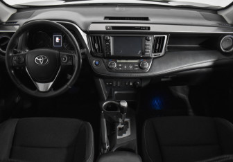 Подержанный автомобиль Toyota RAV4 2018 года (13 фото)