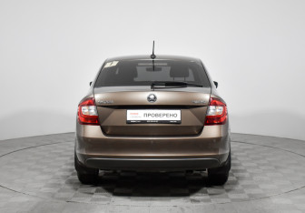 Подержанный автомобиль Skoda Rapid Liftback 2018 года (6 фото)