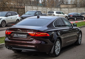 Подержанный автомобиль Jaguar XF Sedan 2018 года (5 фото)