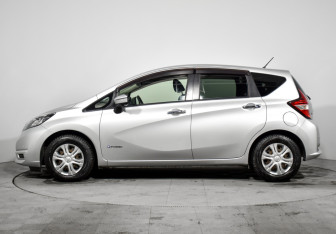 Подержанный автомобиль Nissan Note 2016 года (6 фото)