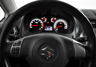 Подержанный автомобиль Suzuki SX4 Hatchback 2010 года (16 фото)