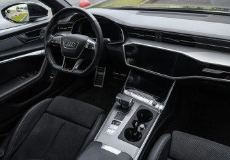 Подержанный автомобиль Audi A6 Sedan 2020 года (10 фото)