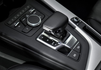 Подержанный автомобиль Audi A4 Sedan 2019 года (12 фото)