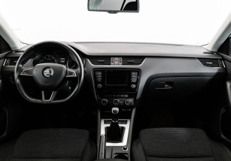 Подержанный автомобиль Skoda Octavia Liftback 2014 года (10 фото)