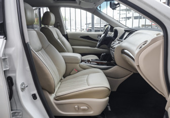 Подержанный автомобиль Infiniti QX60 2017 года (28 фото)