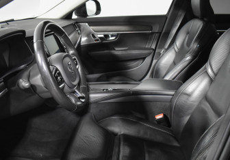 Подержанный автомобиль Volvo V90 Cross Country 2018 года (10 фото)