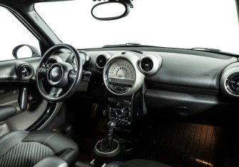 Подержанный автомобиль MINI Countryman 2012 года (9 фото)