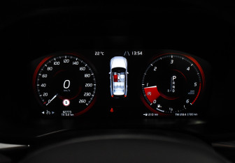 Подержанный автомобиль Volvo XC60 2019 года (18 фото)