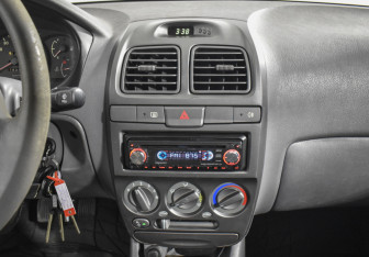 Подержанный автомобиль Hyundai Accent Sedan 2003 года (15 фото)