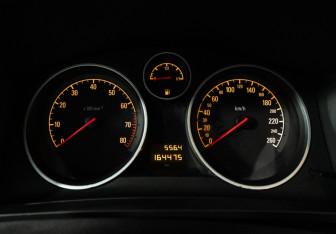 Подержанный автомобиль Opel Zafira Compactvan 2010 года (12 фото)