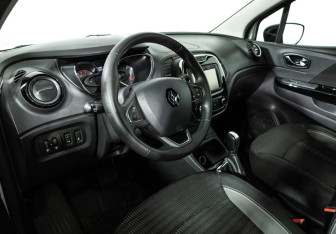 Подержанный автомобиль Renault Kaptur 2017 года (11 фото)