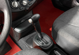 Подержанный автомобиль Nissan Micra Hatchback 2006 года (11 фото)