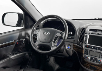 Подержанный автомобиль Hyundai Santa Fe 2011 года (14 фото)