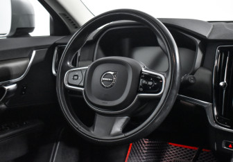 Подержанный автомобиль Volvo V90 Cross Country 2019 года (17 фото)