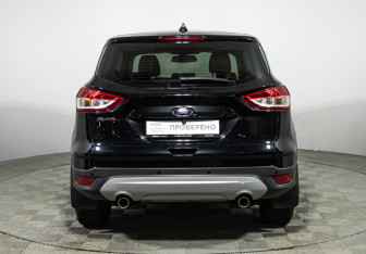 Подержанный автомобиль Ford Kuga 2015 года (6 фото)