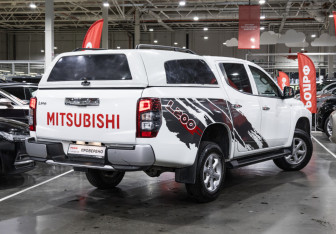 Подержанный автомобиль Mitsubishi L200 2022 года (8 фото)