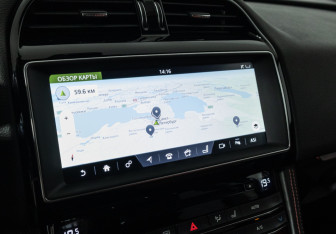 Подержанный автомобиль Jaguar F-Pace 2017 года (19 фото)