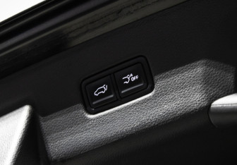 Подержанный автомобиль Kia Carnival 2022 года (32 фото)