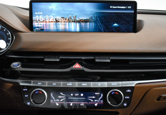 Подержанный автомобиль Genesis G80 2021 года (15 фото)