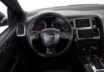 Подержанный автомобиль Audi Q7 2008 года (10 фото)