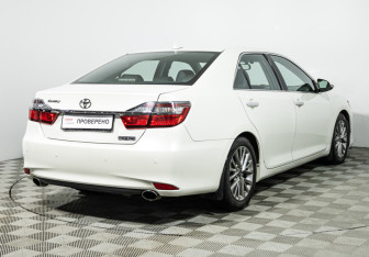 Подержанный автомобиль Toyota Camry Sedan 2017 года (5 фото)