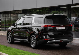 Подержанный автомобиль Kia Carnival 2021 года (8 фото)
