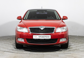 Подержанный автомобиль Skoda Octavia Liftback 2011 года (2 фото)