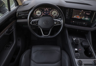 Подержанный автомобиль Volkswagen Touareg 2021 года (11 фото)
