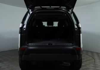 Подержанный автомобиль Land Rover Discovery 2019 года (8 фото)