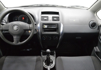 Подержанный автомобиль Suzuki SX4 Sedan 2007 года (14 фото)