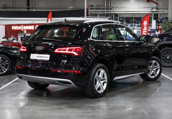 Подержанный автомобиль Audi Q5 2017 года (8 фото)