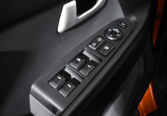 Подержанный автомобиль Kia Sportage 2013 года (10 фото)