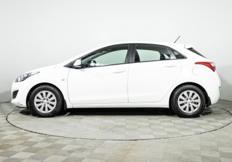 Подержанный автомобиль Hyundai i30 Hatchback 2015 года (8 фото)