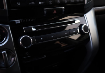 Подержанный автомобиль Toyota Land Cruiser Suv 2013 года (19 фото)