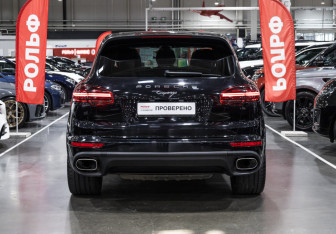 Подержанный автомобиль Porsche Cayenne 2017 года (9 фото)