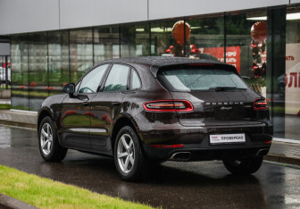 Подержанный автомобиль Porsche Macan 2018 года (8 фото)