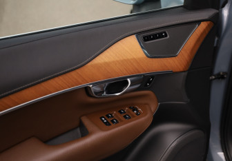 Подержанный автомобиль Volvo XC90 2021 года (24 фото)