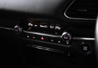 Подержанный автомобиль Mazda CX-30 2019 года (16 фото)