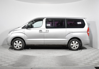 Подержанный автомобиль Hyundai Grand Starex 2014 года (8 фото)