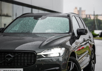 Подержанный автомобиль Volvo XC60 2019 года (2 фото)