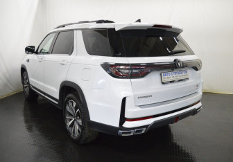 Подержанный автомобиль Changan CS95 2023 года (6 фото)