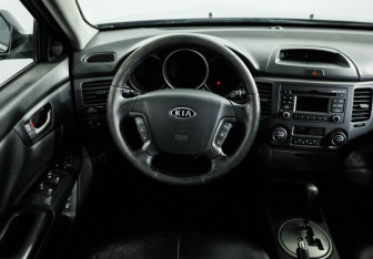 Подержанный автомобиль Kia Magentis 2009 года (10 фото)