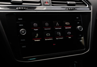 Подержанный автомобиль Volkswagen Tiguan 2019 года (14 фото)