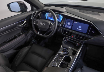 Подержанный автомобиль Geely Tugella 2023 года (8 фото)