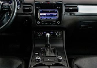 Подержанный автомобиль Volkswagen Touareg 2013 года (13 фото)