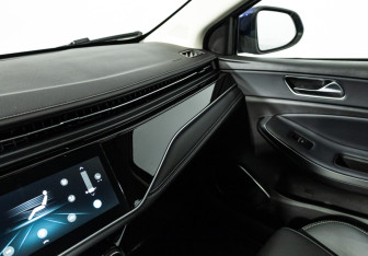 Подержанный автомобиль Omoda S5 2024 года (17 фото)