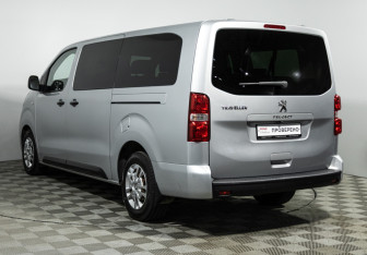 Подержанный автомобиль Peugeot Traveller 2019 года (7 фото)